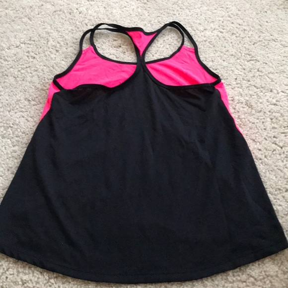 Workout top - Picture 2 of 2